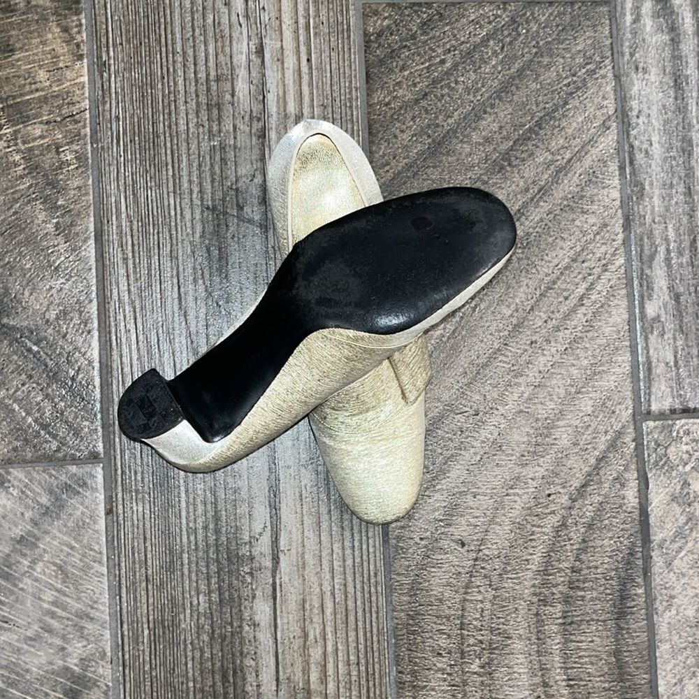 Vintage Socialites shimmery gold 2” heels - Picture 2 of 6